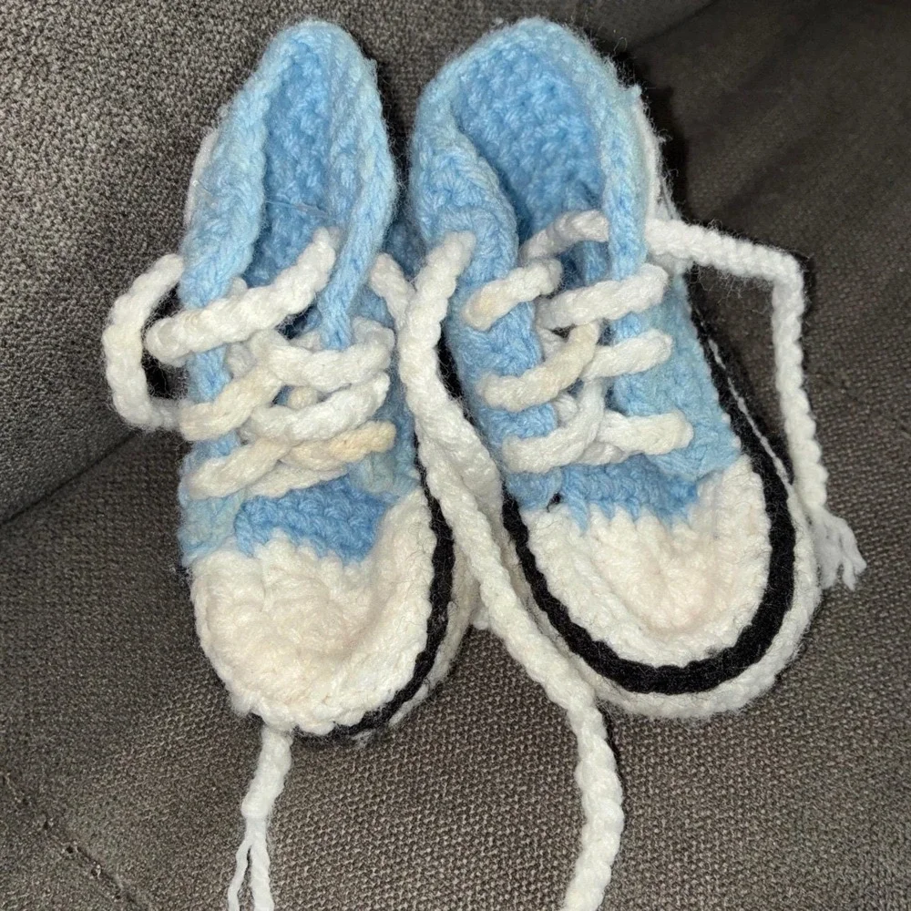 Hand Crocheted Booties Kids 0-6M Blue White High Top Sneaker All Star Soft Sole